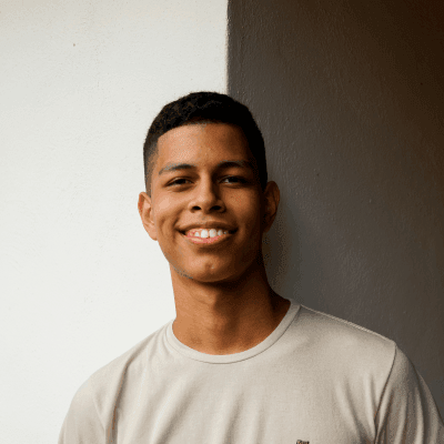man in white crew neck shirt